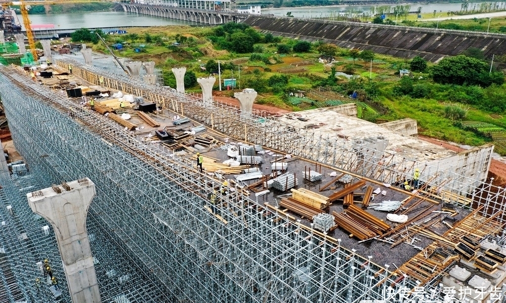 组图丨南充顺庆 省级重点基础设施建设假期“不打烊”，跑出城市投资“加速度”